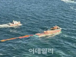 Perahu nelayan terbalik di lepas pantai Gunsan... 8 orang diselamatkan = Korea Selatan