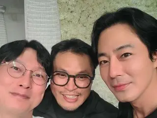 Aktor Jo In Sung terlihat sangat tampan bahkan dalam foto acak...Pertemuan Chuseok dengan tim drama "Moving"?