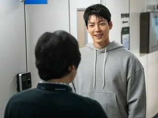 Kim WooBin memikat dunia dengan transformasi visualnya dan penampilannya yang penuh semangat dalam 'Martial Arts Official'... Peringkat ke-3 dalam film Netflix