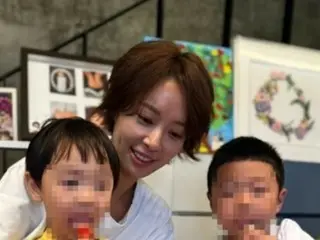 “Perceraian → Cinta Publik → Putus” Aktris Hwang Jung Eum bersenang-senang bersama kedua putranya di Chuseok… Dia juga memamerkan kaki rampingnya yang indah