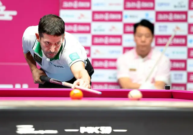 攻撃を試みるMurat Naci COKLU（写真：PBA）