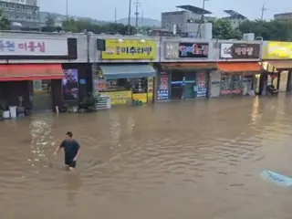 1.500 orang dievakuasi karena hujan lebat di musim gugur yang tidak sesuai musim...107 jalan terendam banjir