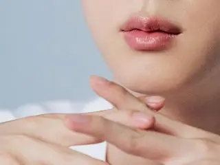 JIN "BTS" jelas merupakan duta baru kosmetik Korea "Laneige"! … “Kamu bisa mengetahui siapa seseorang hanya dengan melihat tangan dan bibirnya.”