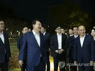 Peringkat dukungan terhadap Presiden Yoon dan partai yang berkuasa berada pada titik terendah sejak awal pemerintahan; perasaan krisis yang semakin meningkat di dalam partai