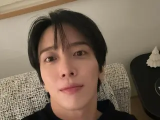 "CNBLUE" Yonghwa terpana dengan visual tampannya... "Selfie setelah sekian lama"