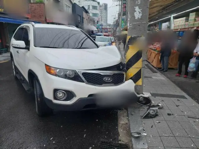 電柱に追突「無免許運転」で逃走した30代、7時間後に逮捕＝韓国