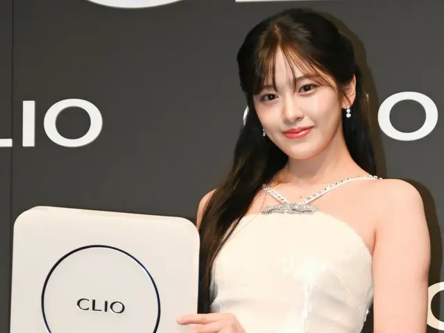 [Laporan Acara] An Yu Jin (IVE) tampil di panggung "Peluncuran Produk Baru CLIO" "Fashion pointnya adalah pakaian putih yang dipadukan dengan bantal putih!"