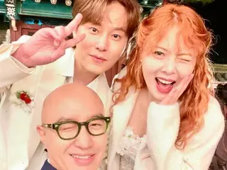 Talent Hong SukChun menghadiri pernikahan HyunA & Yong Jun Hyeong... "Hiduplah dengan indah dan bahagia"