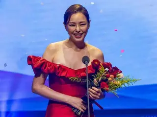 “Bunga Mekar di Malam Hari” Lee HoNey memenangkan hadiah utama di “KOREA DRAMA AWARDS”