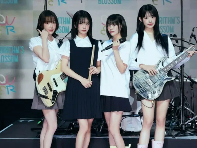 Girl band "QWER" menempati posisi pertama di program musik terestrial untuk pertama kalinya dengan "My Name Is Malguem"