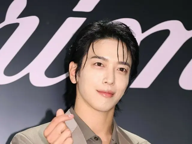 Jung Yong Hwa CNBLUE menghentikan pertunjukan karena penonton terjatuh... "Aku malu dengan pujian"