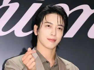 Yonghwa CNBLUE, "Saya mendapat izin dari penyair Ha Sang Wook untuk menggunakan beberapa puisinya. Kami bertukar DM."