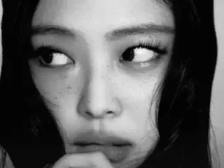 JENNIE "BLACKPINK" tetap cantik meski dalam balutan monokrom... memamerkan foto profil barunya yang elegan