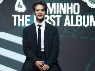 Minho "SHINee", "Para anggota tidak bereaksi terhadap album lengkap pertama mereka. Hei, tolong hubungi saya."