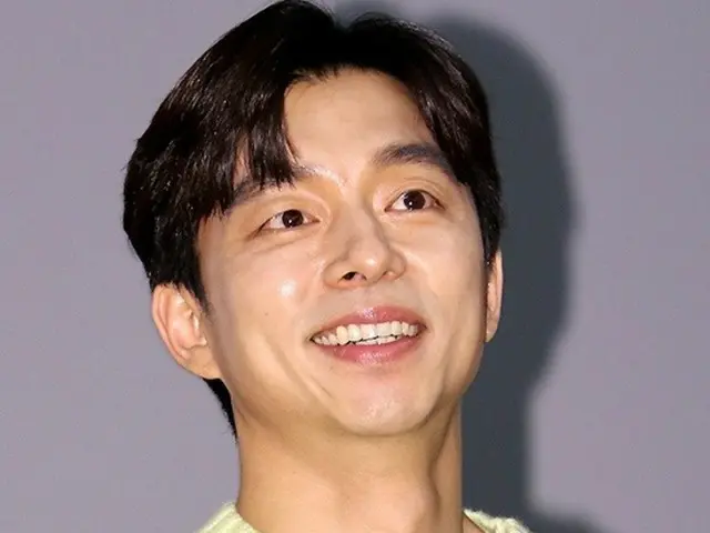 [Eksklusif] Gong Yoo mempersembahkan dumbel dan barbel ke gym pribadi yang dia hadiri