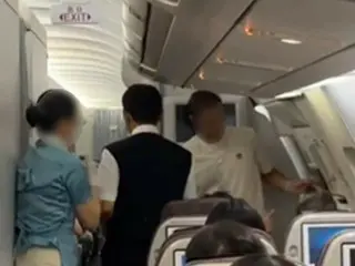 Orang asing membuat keributan di dalam pesawat Korean Air dengan “duduk di kursi pramugari”…Situasi saat itu = Korea Selatan