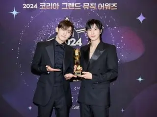 “TVXQ” dan “KGMA” memenangkan Penghargaan Artis Legendaris “Terima kasih kepada para penggemar yang menunggu 20 tahun”