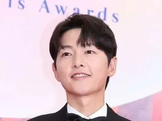 Aktor Song Joong Ki melahirkan anak keduanya, seorang putri, hari ini (tanggal 20)... "Seorang putri cantik lahir dengan sehat."