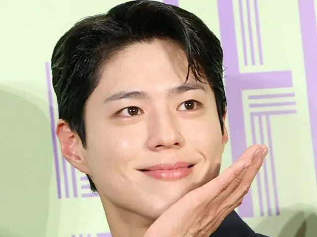 Park BoGum mengungkapkan kisah yang mengharukan... Dia mengambil foto untuk seorang penggemar yang sedang bepergian sendirian