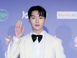 Aktor Choi Hyun Wook membuat penampilan resmi pertamanya setelah menimbulkan kontroversi karena “menghapus foto telanjang dalam hitungan detik”…Dia bahkan membuat kesalahan dalam mengatakan sesuatu karena gugup = “2024 MAMA AWARDS”