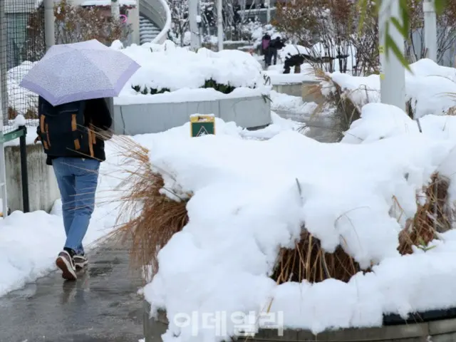 'Rekor hujan salju lebat di bulan November' menyebabkan banyak kecelakaan di seluruh negeri = Korea Selatan