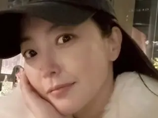 Aktris Kim Hee Sun memamerkan kecantikan berwajah bayinya dalam tampilan close-up... Bahkan di usia akhir 40-an, ia memiliki visual terbaik sepanjang masa