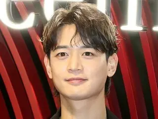 Minho SHINee memberikan segalanya... Dia berhasil menyelesaikan konser solo pertamanya 16 tahun setelah debutnya.