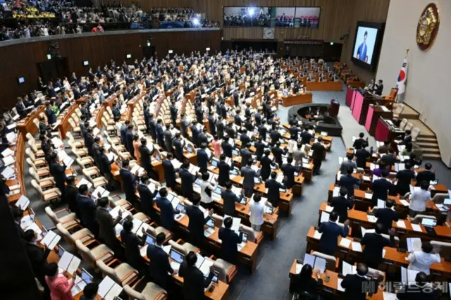 尹大統領の弾劾訴追案、国会本会議に報告…早ければ6日に採決＝韓国