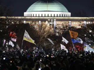 Bintang seperti Ko A Sung, Go MinSi, dan Ko Hyun Jung menghadiri acara menyalakan lilin satu demi satu