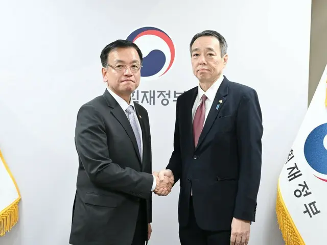 Wakil perdana menteri ekonomi Korea Selatan mengadakan pembicaraan dengan duta besar Jepang untuk Korea Selatan...``Sistem ekonomi Korea kuat'' dan ``beroperasi dengan stabil''