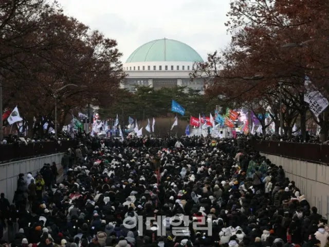 Berkumpul di Gwanghwamun, Yeouido pada hari pemungutan suara pemakzulan Presiden Yun Seok-yew...Kemacetan lalu lintas diperkirakan akan menjadi serius