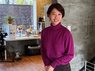 Akankah senyum Hwang Jung Eum mekar setelah perceraian? Busana rajutan yang chic memberikan visual yang menghangatkan hati meski dilihat dari kejauhan