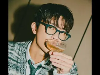 Seo In Guk memamerkan pesona gayanya... Potongan di balik layar dari adegan syuting iklan dirilis