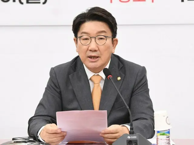 Partai berkuasa dan oposisi di Korea Selatan berselisih mengenai pencabutan tuduhan pemberontakan terhadap Presiden Yun Seok-Yeong sebagai dasar pemakzulan.