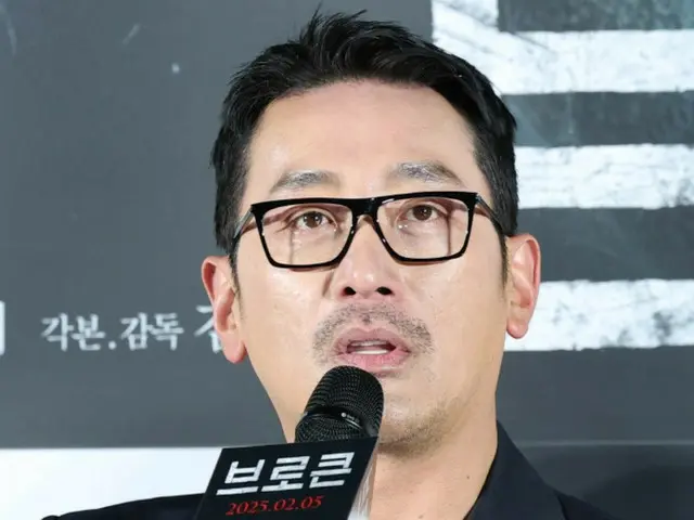 Ha Jung Woo dari film "Broken" berkata, "Ini intens dan klasik...Saya merekamnya dengan perasaan yang saya rasakan saat pertama kali berada di film tersebut."