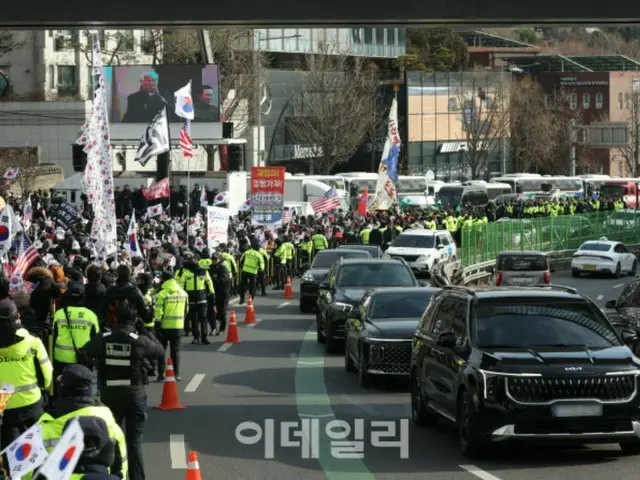 Jenderal Angkatan Darat Park Ahn-soo memerintahkan 34 personel markas besar militer untuk dikirim bahkan setelah darurat militer dicabut = Korea Selatan