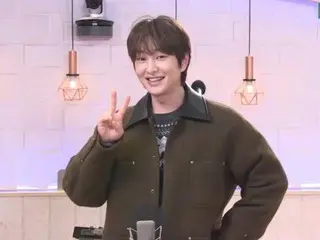 Onew "SHINee", "Sulit untuk pergi ke toko serba ada, tapi menyenangkan juga untuk keluar dan ngobrol."