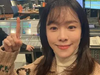 Aktris Han Jimin terlihat lebih muda lagi di tahun baru... Status terkini di booth radio