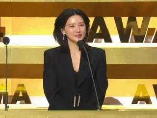 [KBS Drama Awards] Lee Yong Ae membuat penampilan kejutan sebagai penerima penghargaan, "Dia dijadwalkan tampil dalam drama KBS tahun ini"...Kim Myung Soo (INFINITE) terkejut!