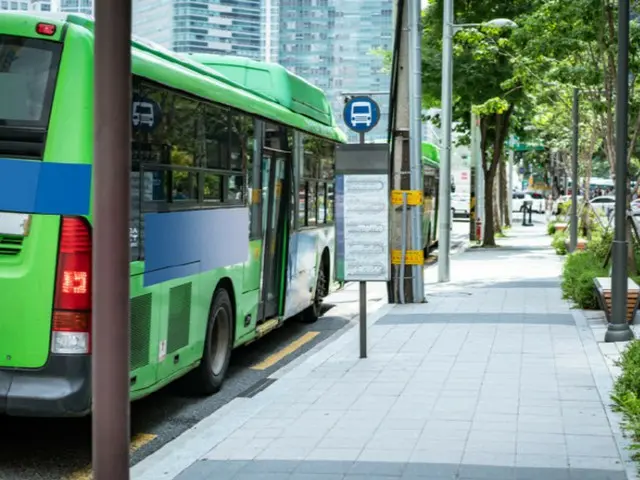 ``4,5 juta won sebulan, tanpa penyesalan''...pria berusia 28 tahun berhenti dari universitas dan mengemudikan bus = Korea Selatan