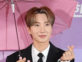 Lee Teuk "SUPER JUNIOR" menjelaskan tentang penggunaan kembali kostum untuk konser SM... "Dibutuhkan jutaan won hanya untuk membuat pakaian... Sia-sia jika memakainya hanya sekali."