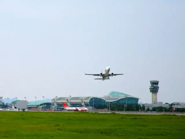 務安国際空港の滑走路、19日未明まで閉鎖「5日間延長」＝韓国