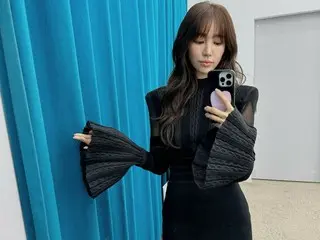 Aktris Yoon Eun Hye memamerkan kecantikannya dalam balutan gaun backless