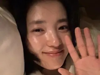 Kim TaeRi terlihat sangat cantik meski tanpa riasan... Kulit berkilau dan mengilap