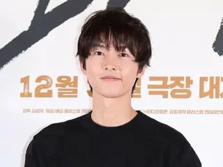 Aktor Song Joong Ki mengadakan tontonan grup dengan penggemar meskipun disakiti oleh kegagalan box office 'Bogotá'...bahkan menyiapkan hadiah 'Itu sangat membantu'