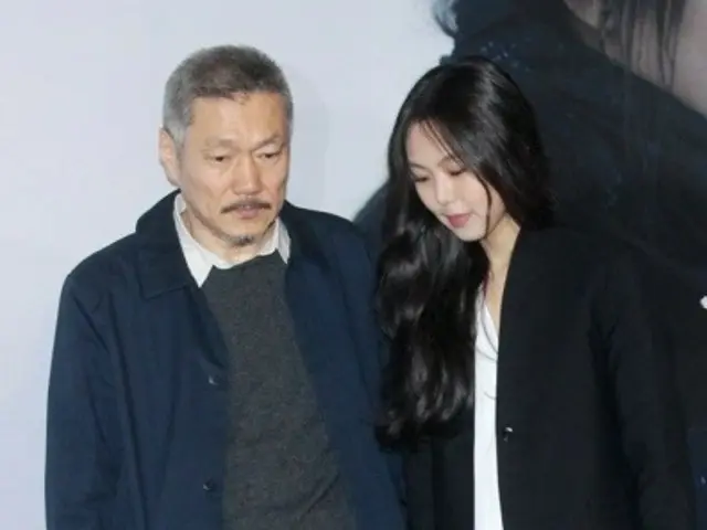 Apa karena kamu jatuh cinta dengan aktris Kim Min Hee? ...Sutradara Hong Sang Soo tidak menghadiri pernikahan putri satu-satunya...tidak ada ucapan selamat