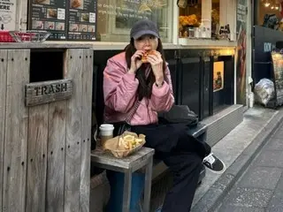 Aktris Choi Ji Woo ketahuan melakukan "mukbang jalanan" saat jalan-jalan di Jepang! ..."Putri Jiu" Alami