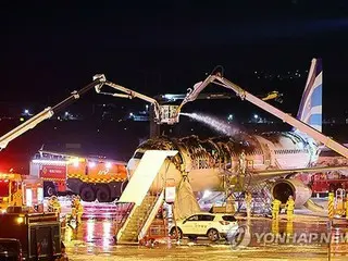 Kebakaran pesawat di Bandara Gimhae di Korea Selatan; seluruh 176 penumpang dievakuasi