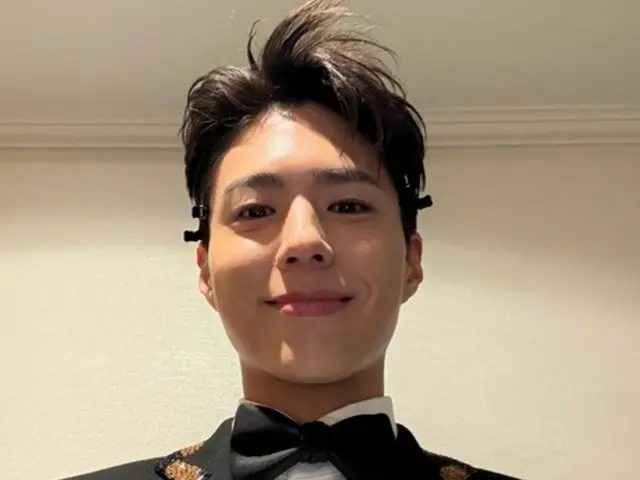 Aktor Park BoGum terlihat sangat keren bahkan dari sudut ini... Dia adalah perwakilan dari "pria tampan ortodoks"