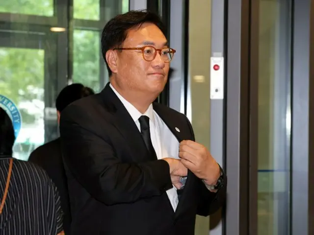 Kepala staf kantor kepresidenan, Jeong Jin-seok, yang bertemu dengan Presiden Yoon Seok-yeol, meminta staf kantor kepresidenan untuk "berdoa untuk presiden" (Korea Selatan)